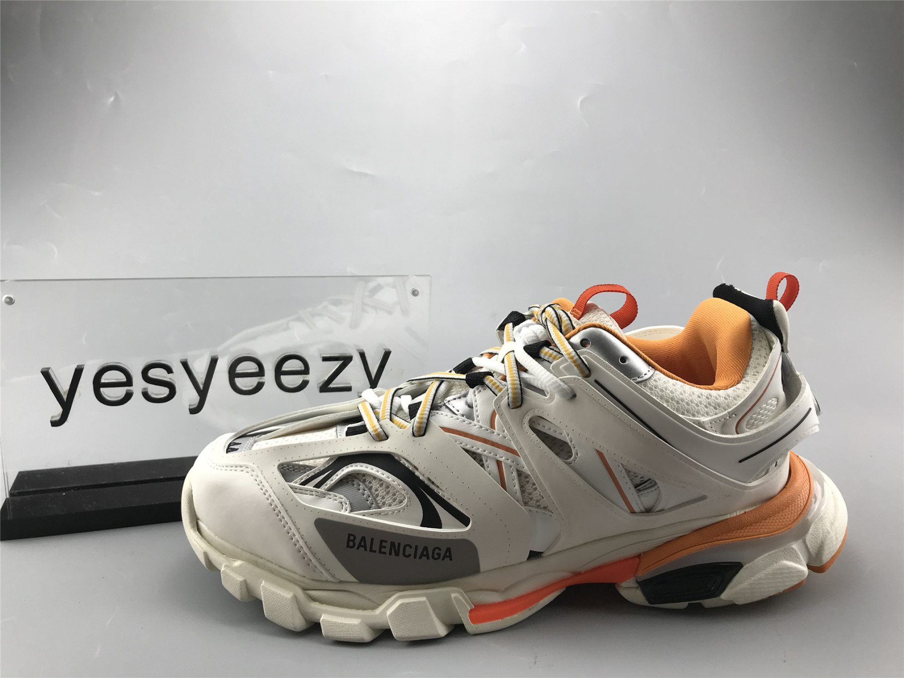UA TRACK TRAINER