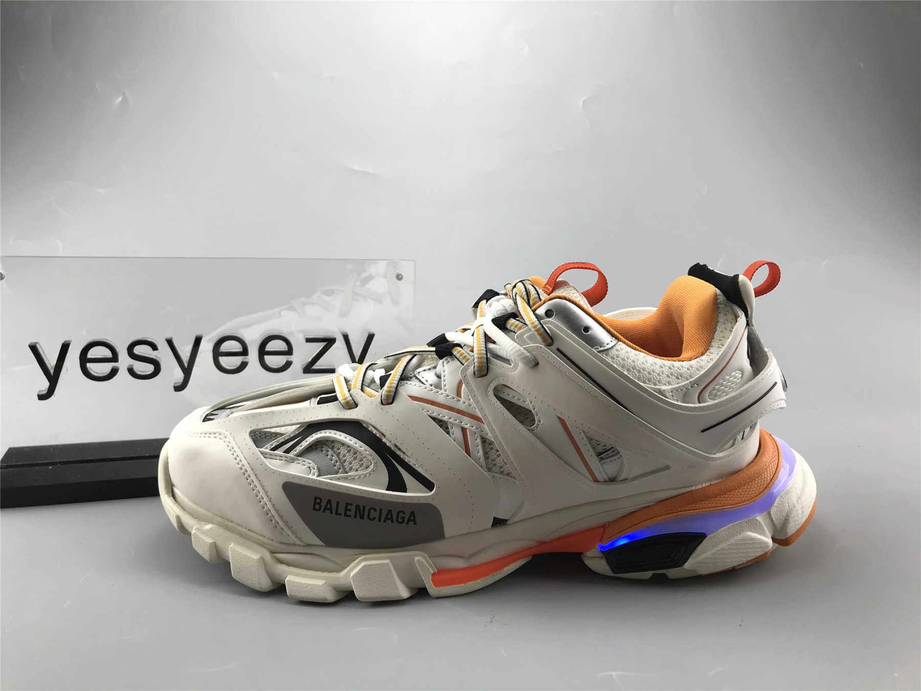 UA TRACK TRAINER