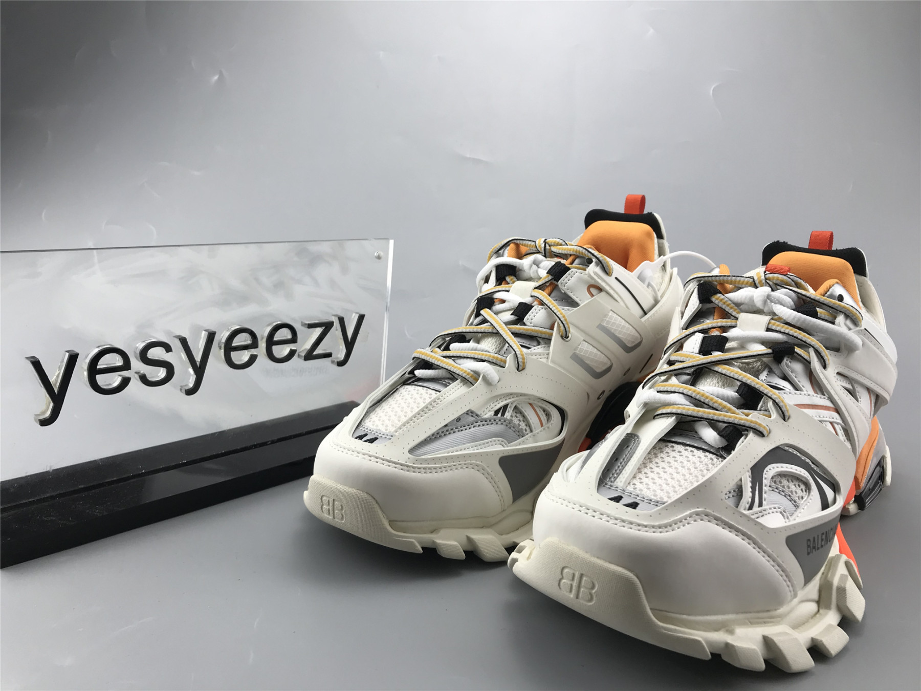 UA TRACK TRAINER