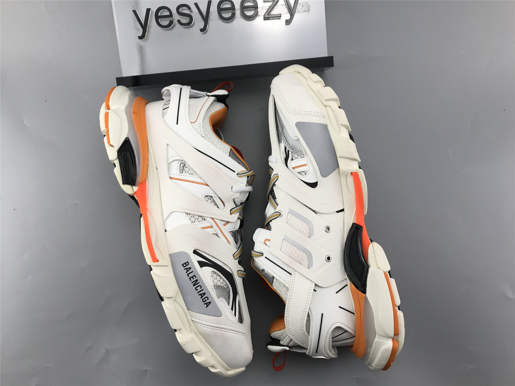 UA TRACK TRAINER