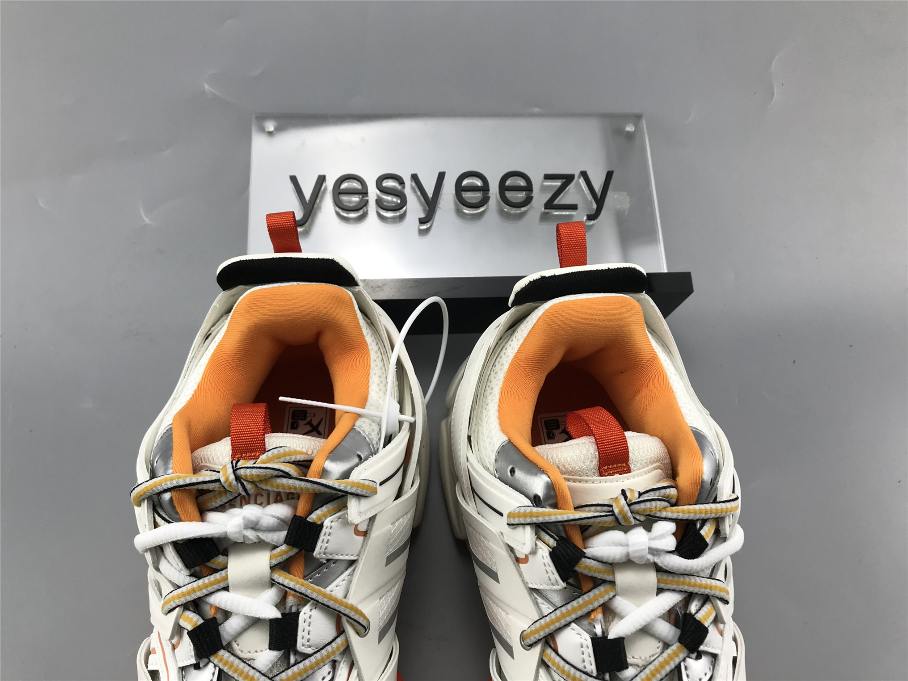 UA TRACK TRAINER