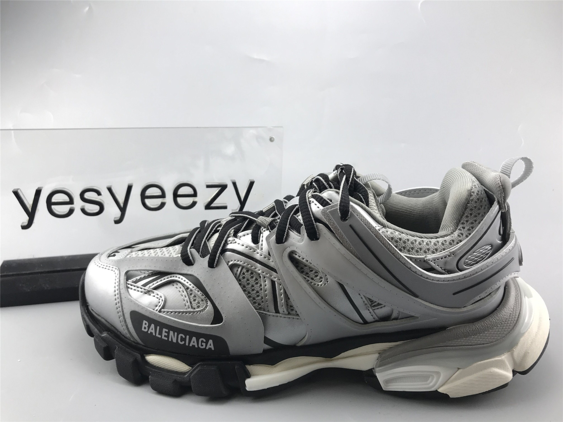 UA TRACK SNEAKER IN BLACK AND SILVER MESH AND NYLON