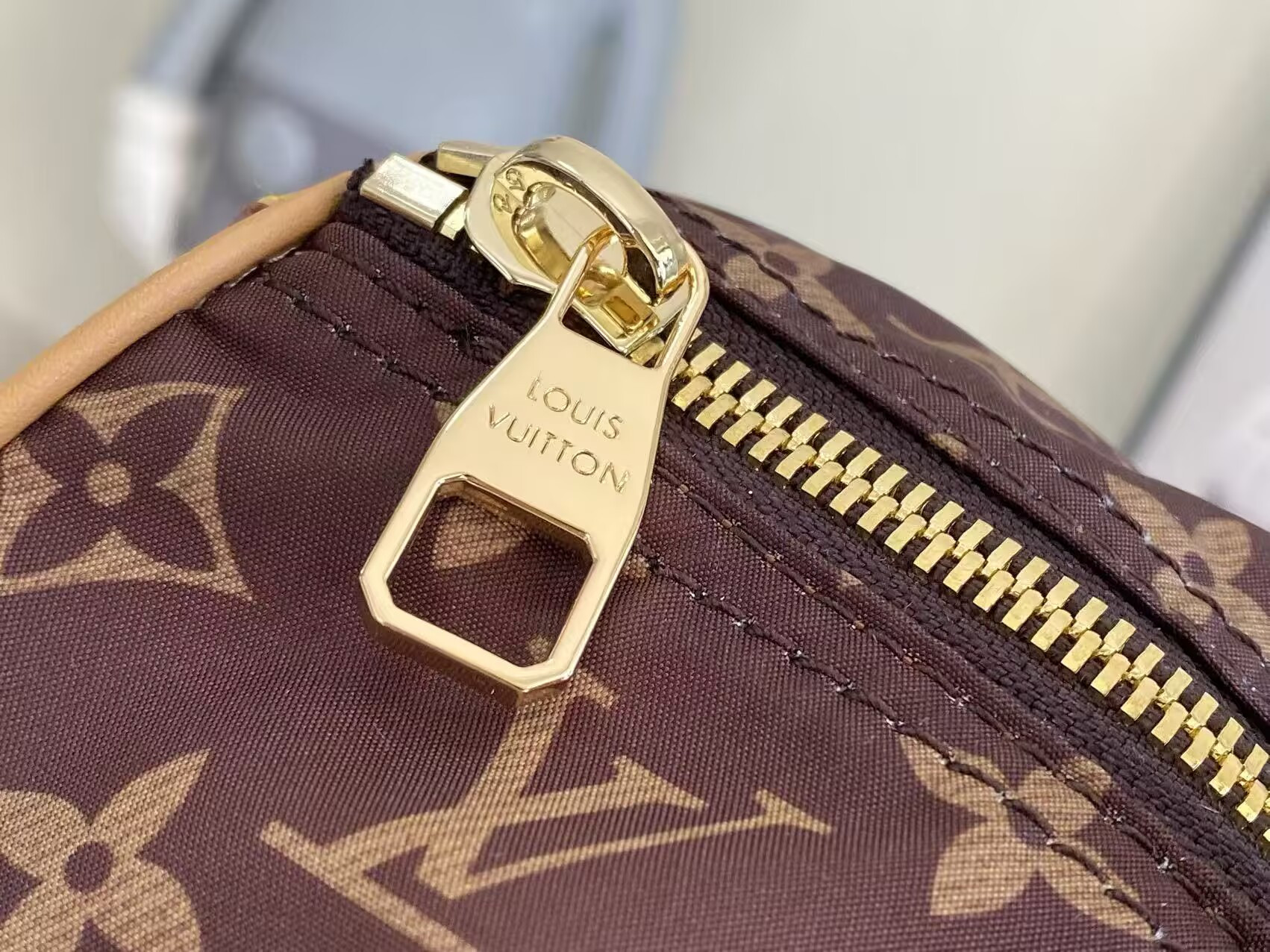 LV Speedy 40 Bandoulière Silk Tech M2A453 40 x 26 x 23 cm