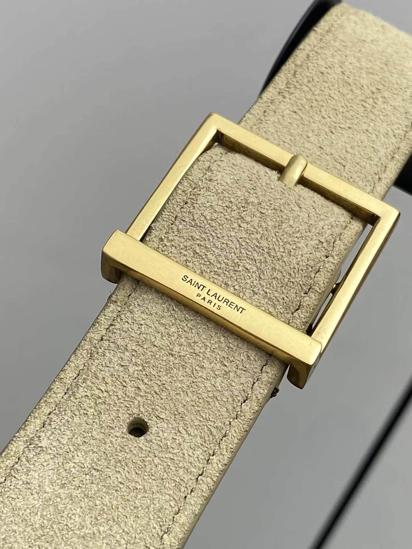 Y51 LE 5 À 7 S*pPLE LARGE IN SUEDE 30 X 31 X 13 CM