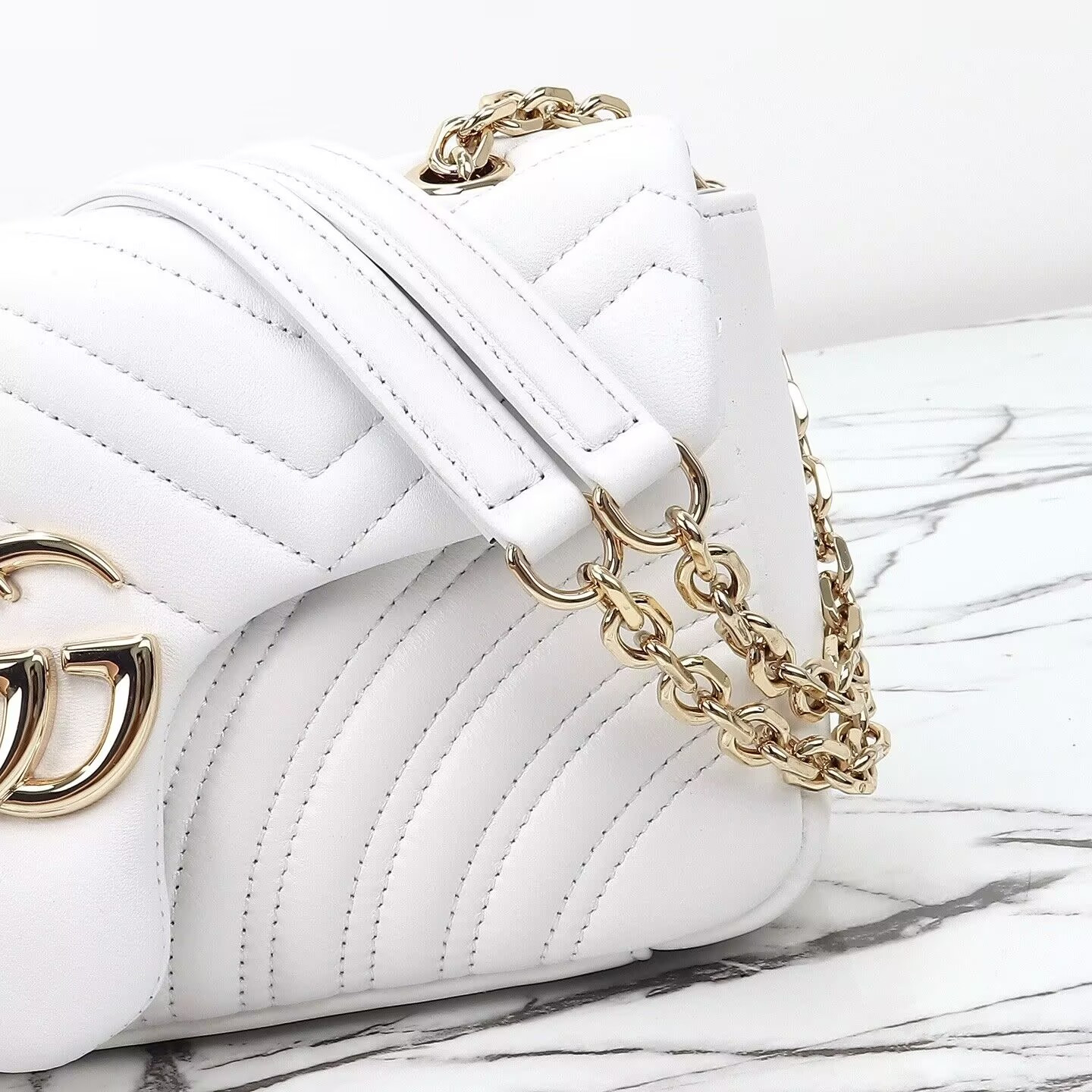 Gucci GG Marmont medium shoulder bag 26x15x7cm