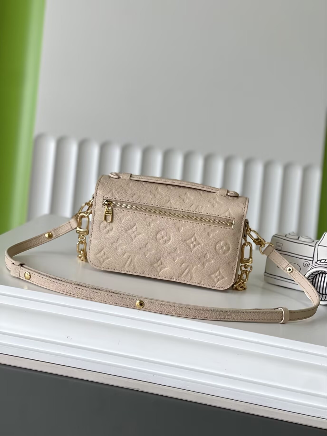 LV Pochette Metis EW M14322 21.5x13.5x6cm
