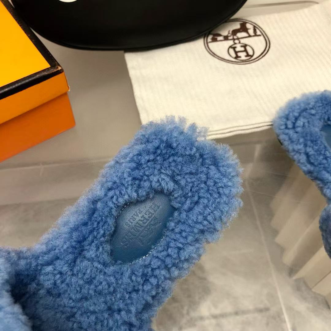 UA H**me5 Oran sandal