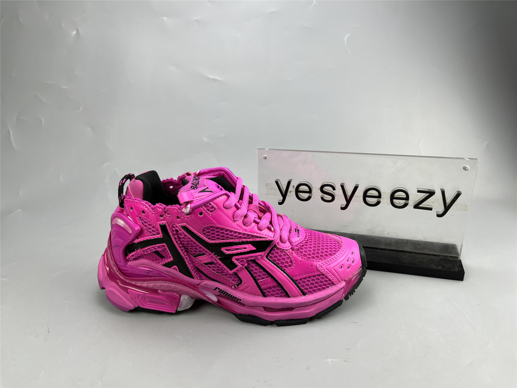 UA RUNNER DARK PINK BLACK