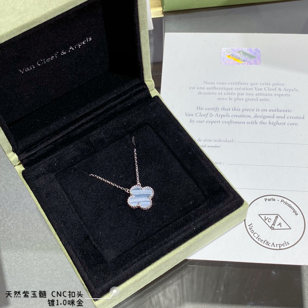 V*n Cl**f & Arpels Medium Classic Natural purple chalcedony four-leaf clover Necklace Diameter approx 1.5cm,Chain length approx 40+5cm