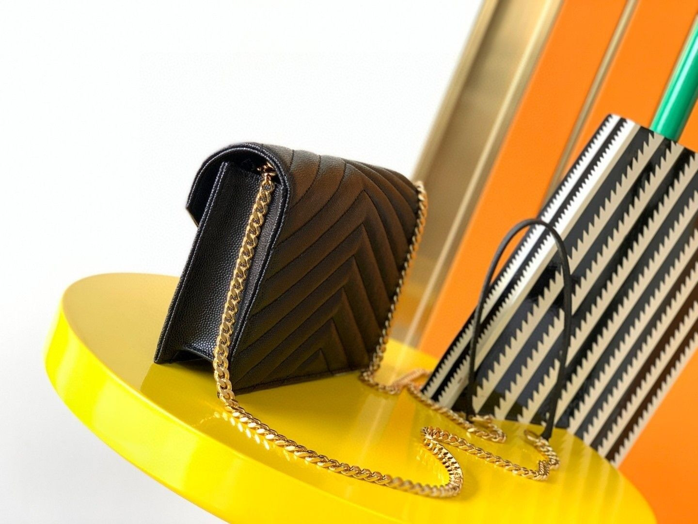 Y51 Cassandra WOC envelope chain wallet 19 x 12.5 x 3.5cm