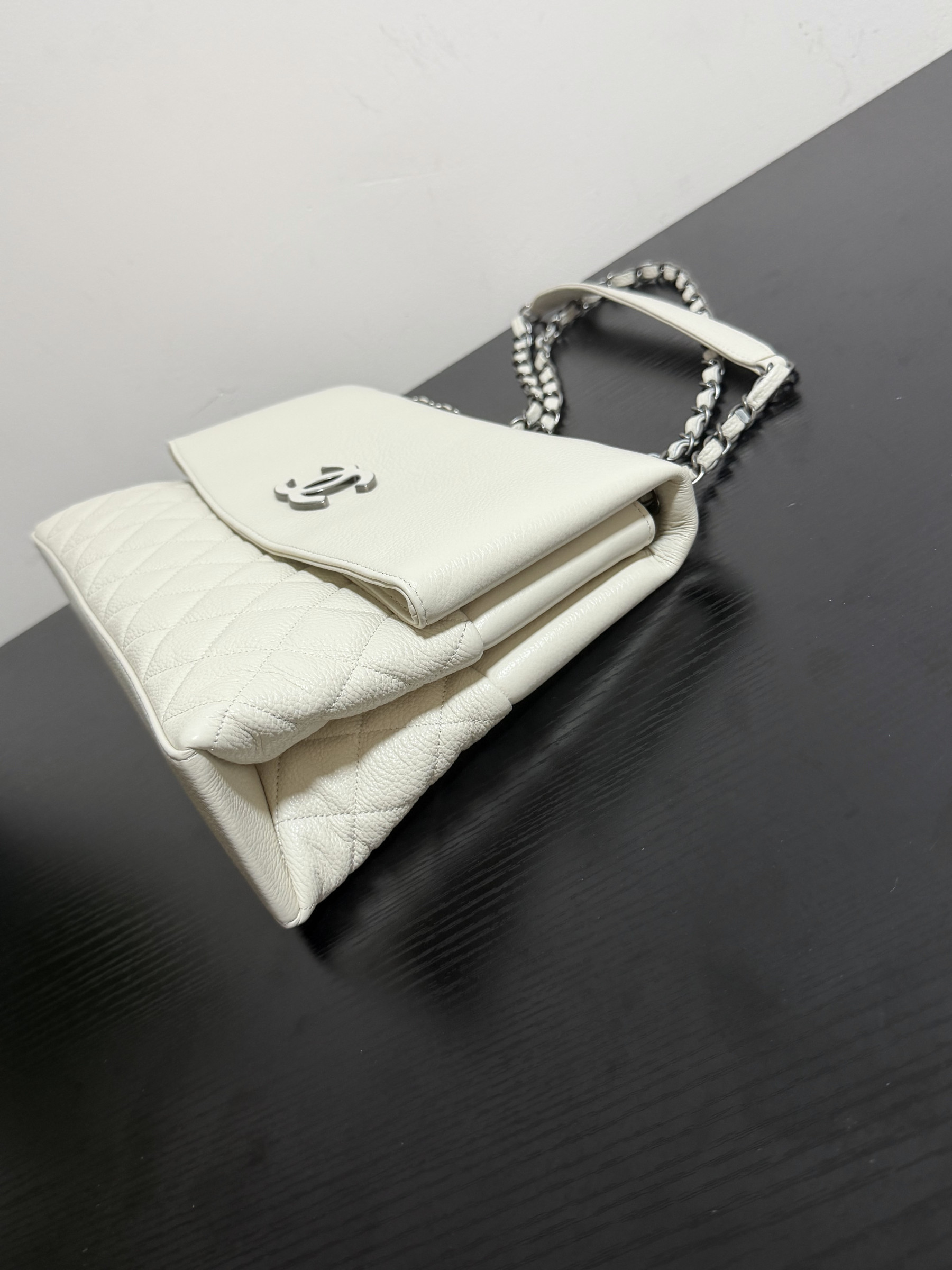 Ch**el hampton flap handbag as7095 32x19x7.5cm
