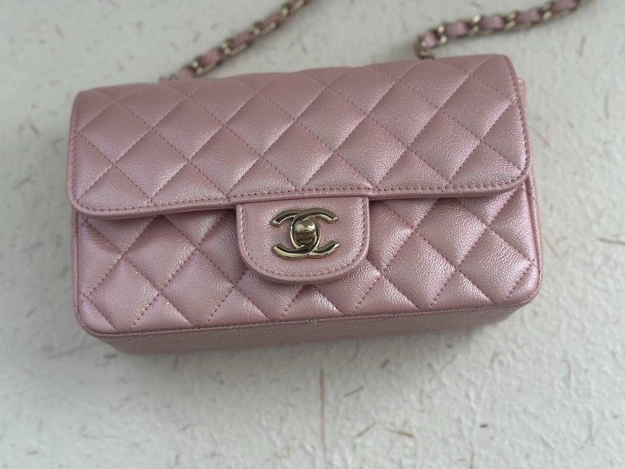 Ch**el Flap Bag Pearlescent Pink AS1116 20x12x6cm
