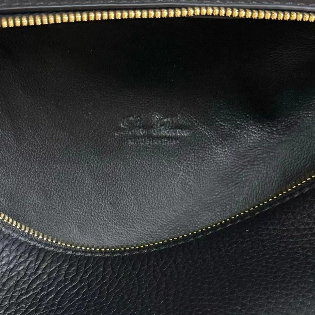 L0r0 P1ana Extra Pocket L19 Grained Calfskin 11 x 19 x 6.5 cm