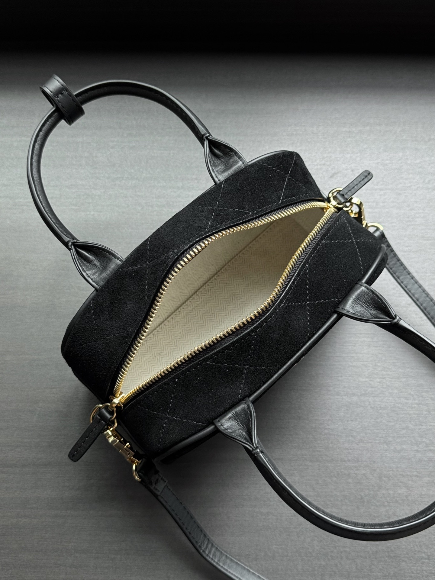 Ch**el Bowling Clutch AP5528 13x21x9cm