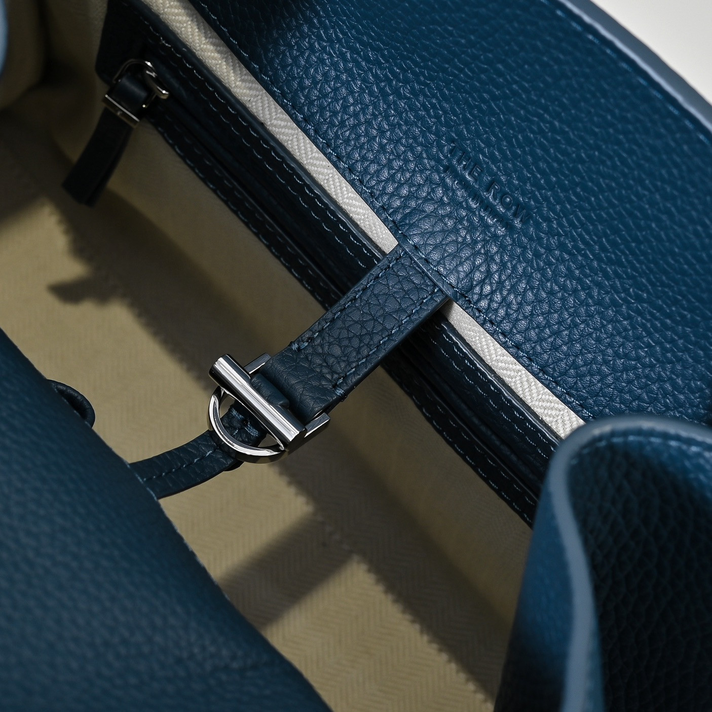 The R0w MARGAUX 12 32x15x25cm