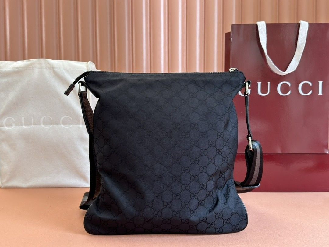 Gvc*1 Shoulder Bag 30.5x33x2cm