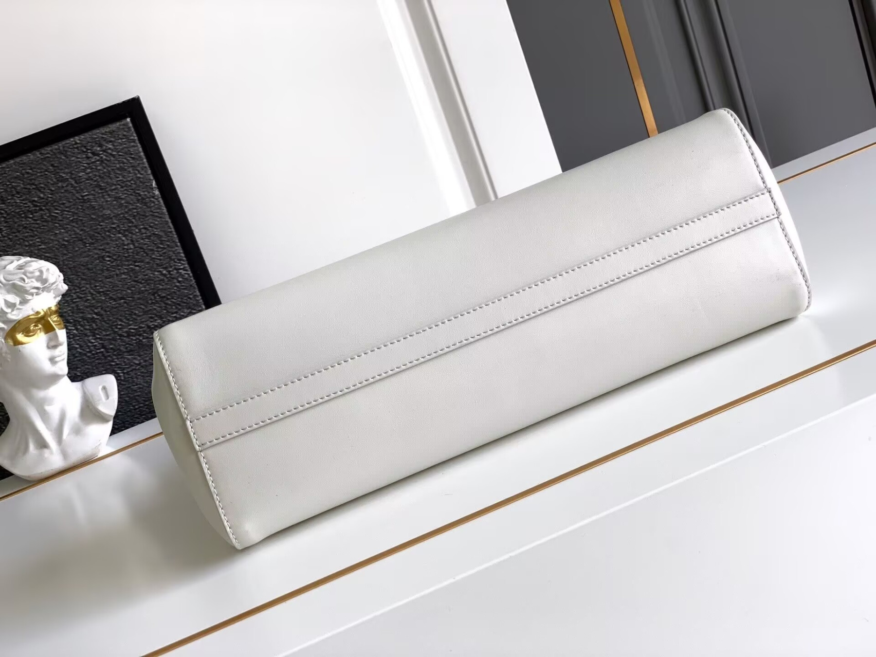 Pra*a Enchaîné Medium Leather Bag 15.5x32.5x11cm