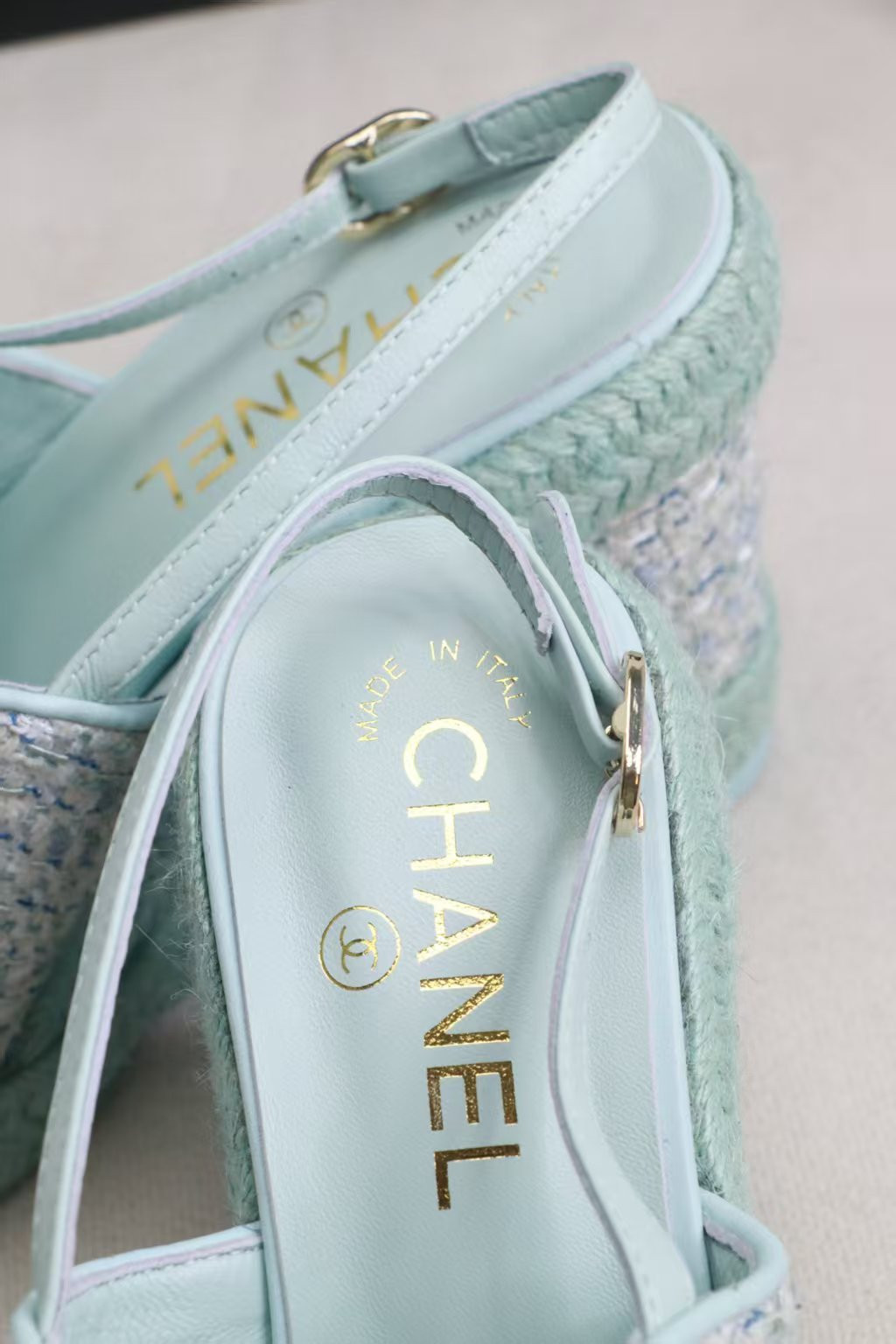 ua Ch**el sandals
