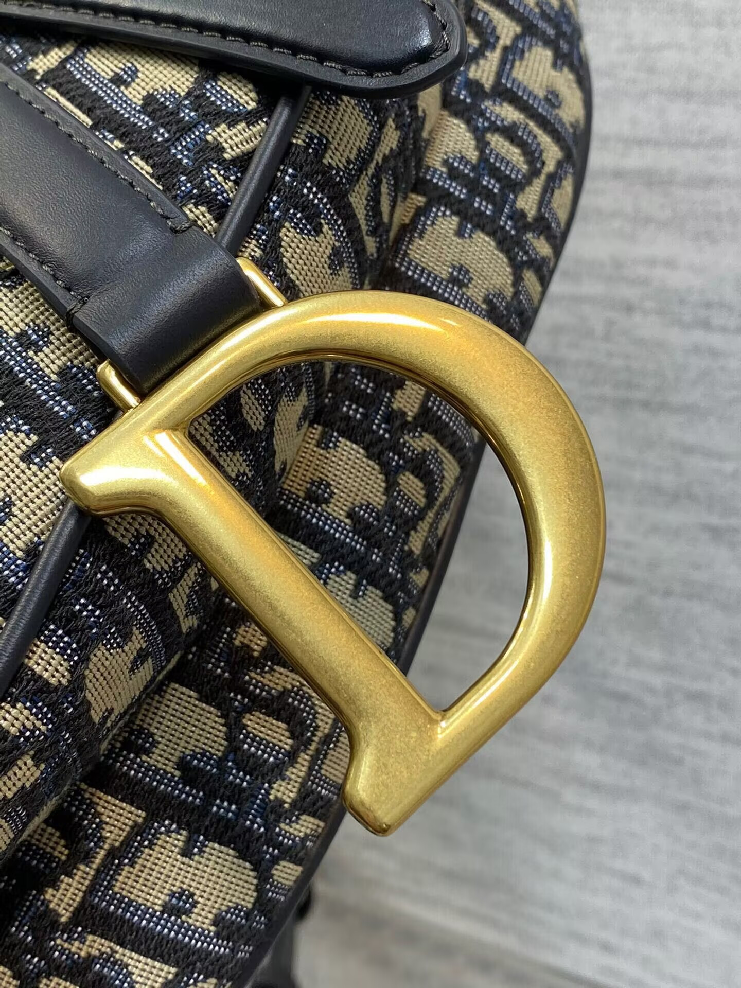 D10r Saddle Bag 25.5 ×20 x 6.5 cm