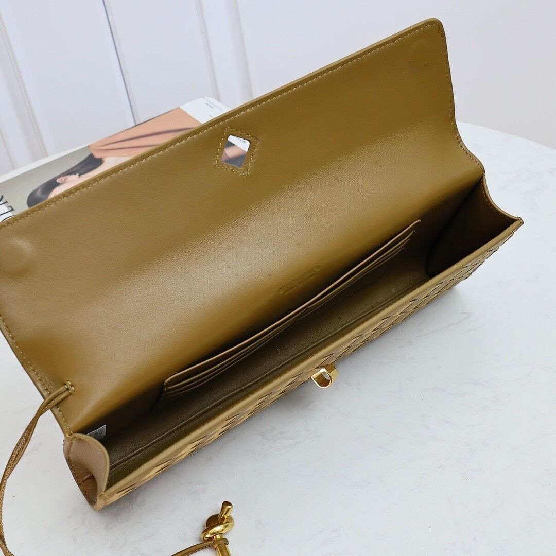 B0tt*ga Ven*ta Long Clutch Andiamo With Handle Fondant 31x13x3cm