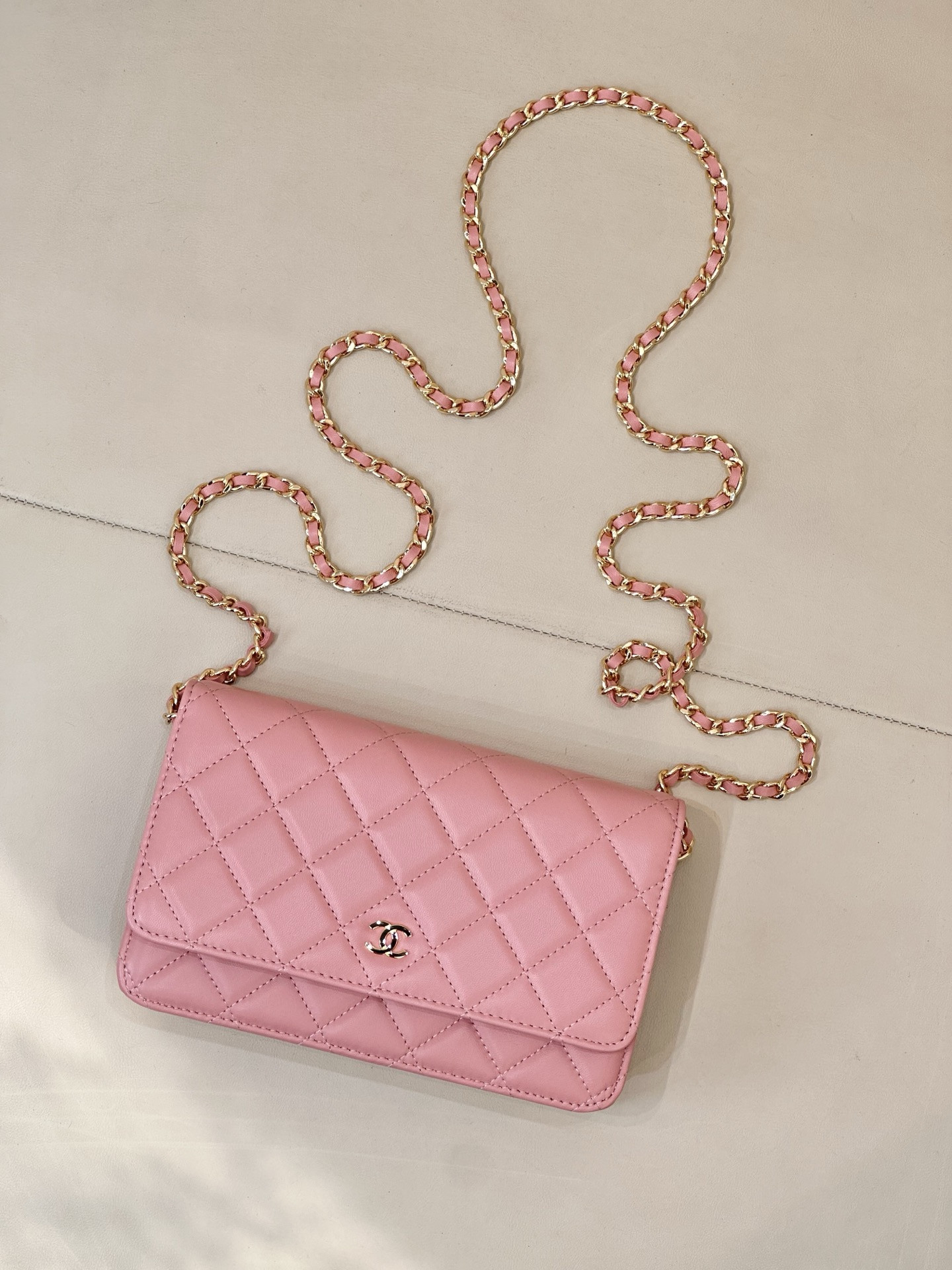 Ch**el WOC CLASSIC WALLET ON CHAIN 13x19cm