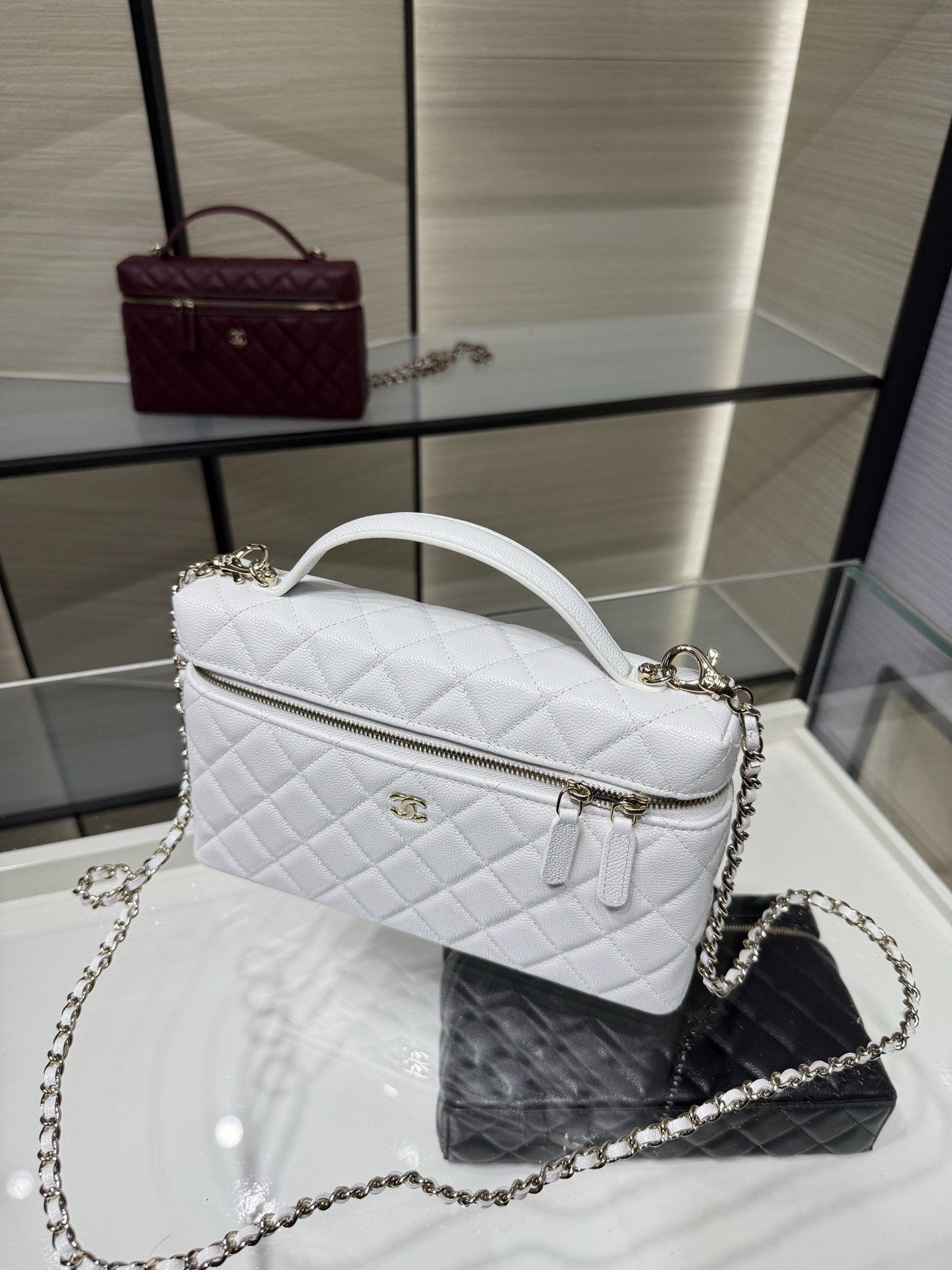 Ch**el Classic Vanity with chain Handbag AP5446 15x23x5cm