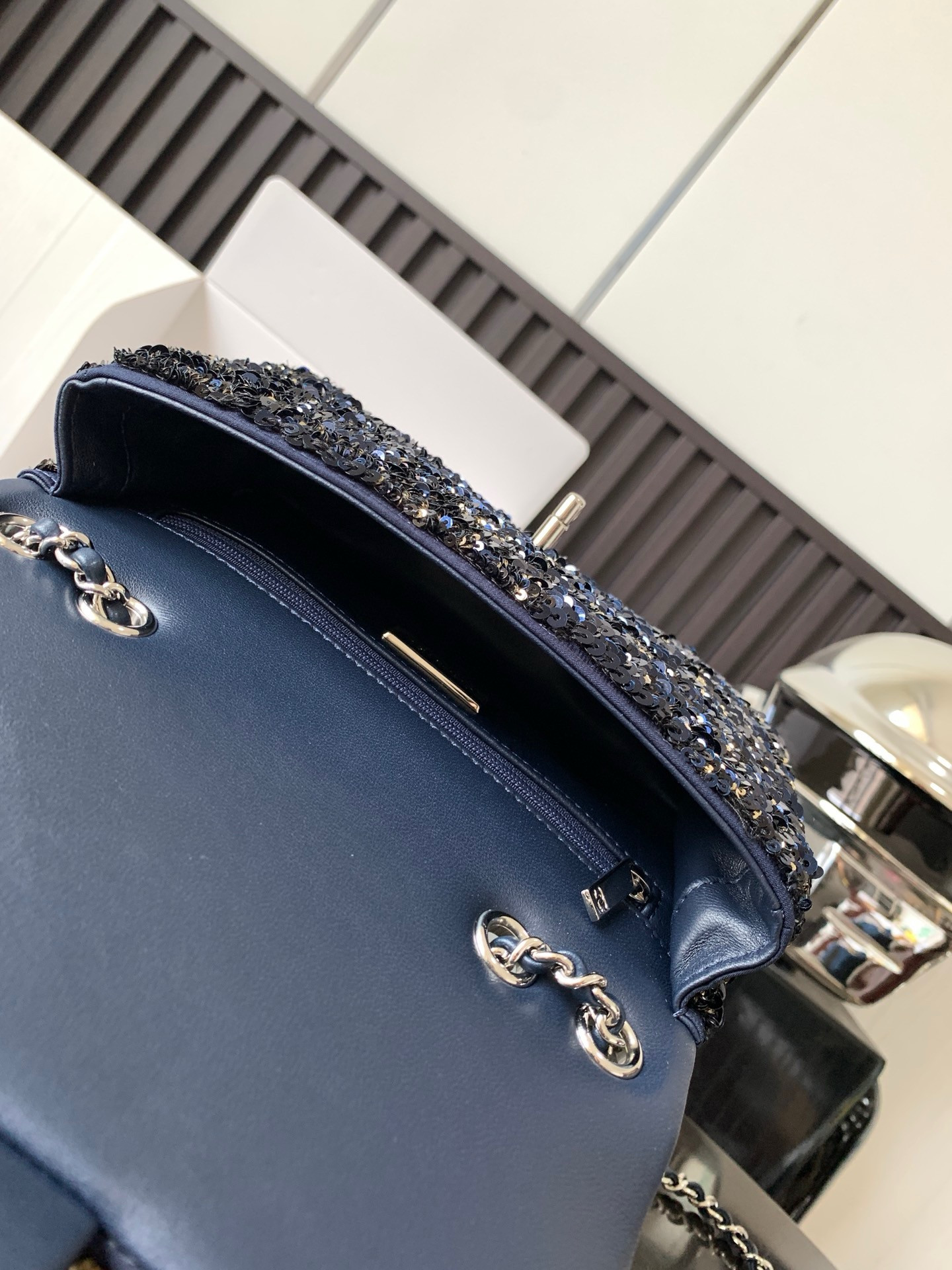 Ch**el Mini CF  20x15x7cm