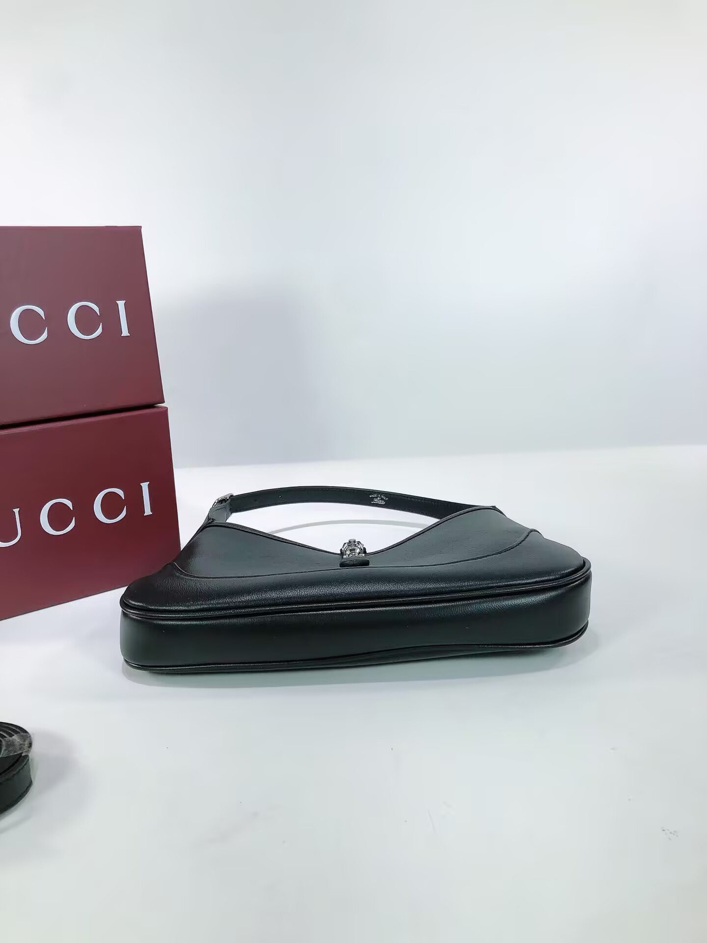 Gvc*1 Jackie Slim Shoulder Bag 27x13x3.5cm