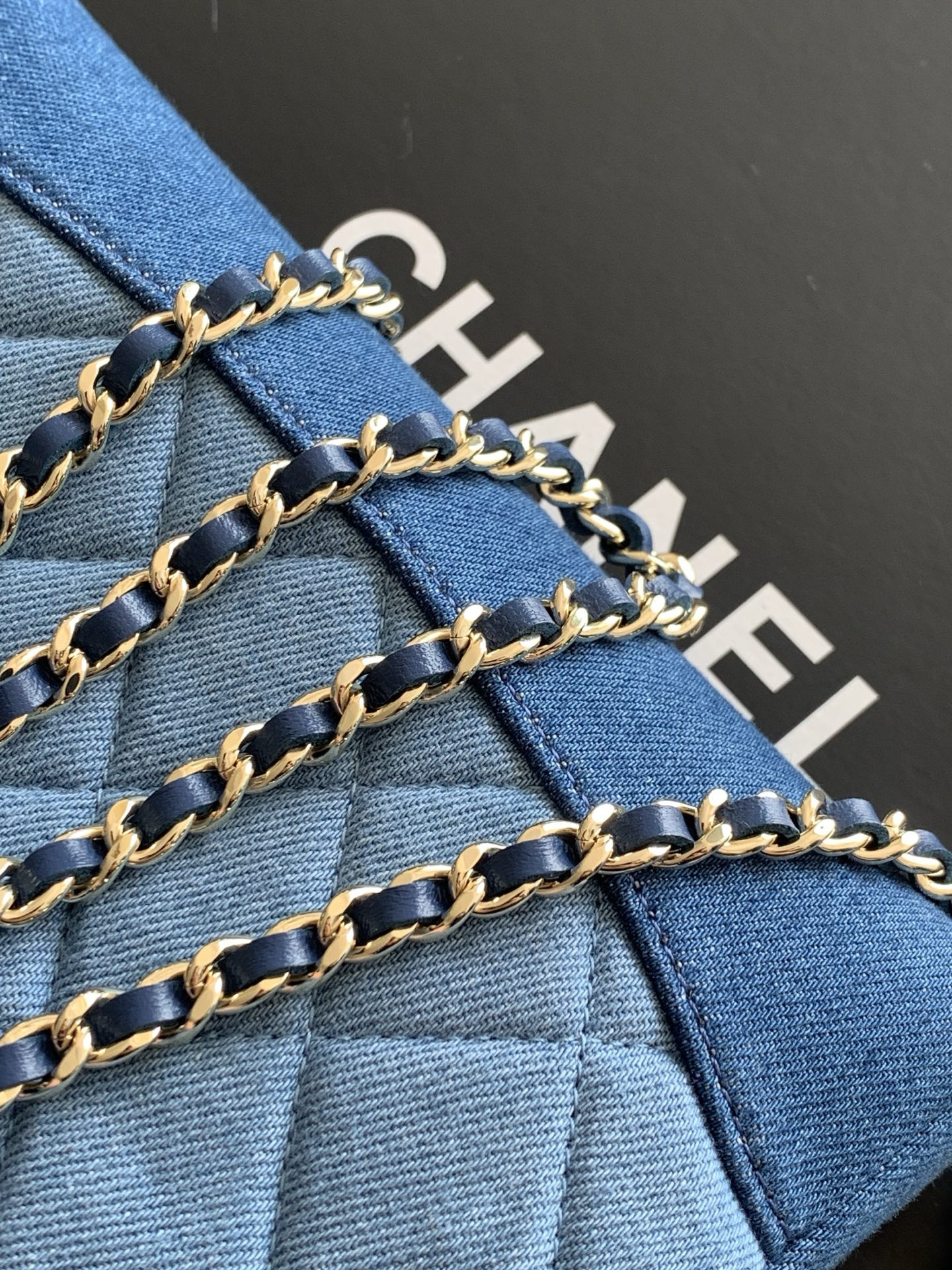 Chanel Clutch with chain AP3656 17x20.5x3.5cm