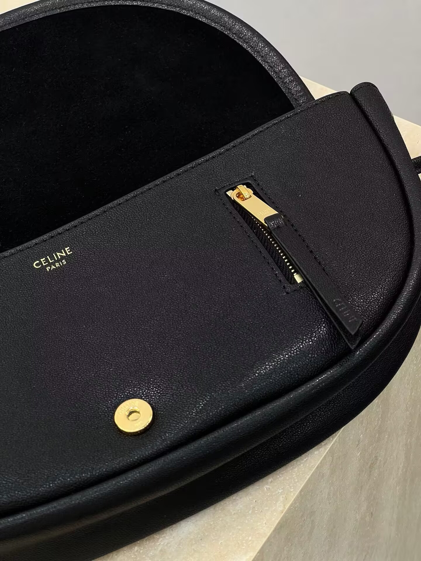 Ce1i*e HALFMOON SOFT TRIOMPHE BAG IN S*pPLE SHINY LAMBSKIN 25x13x5cm