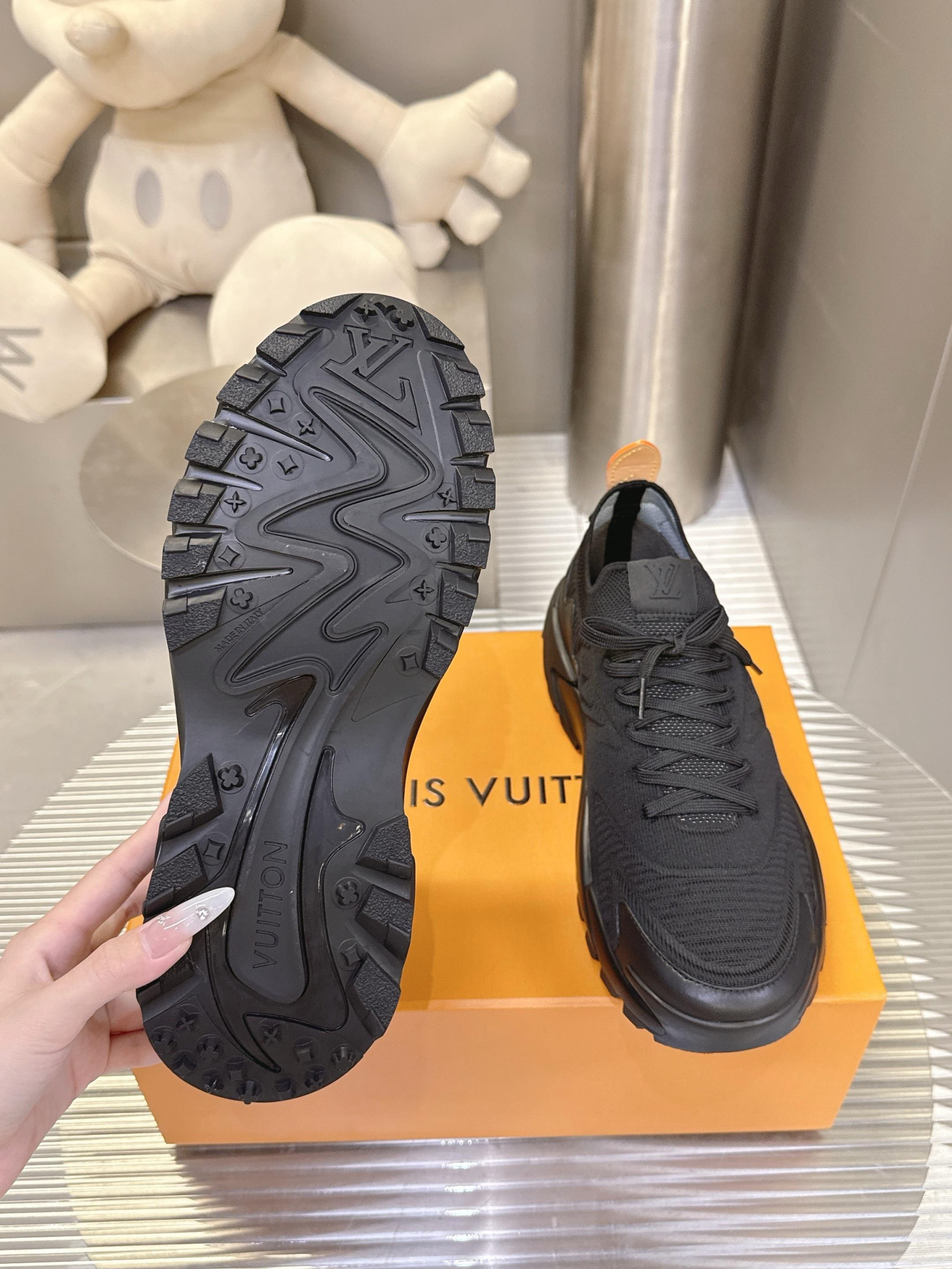 UA LV Sneakers