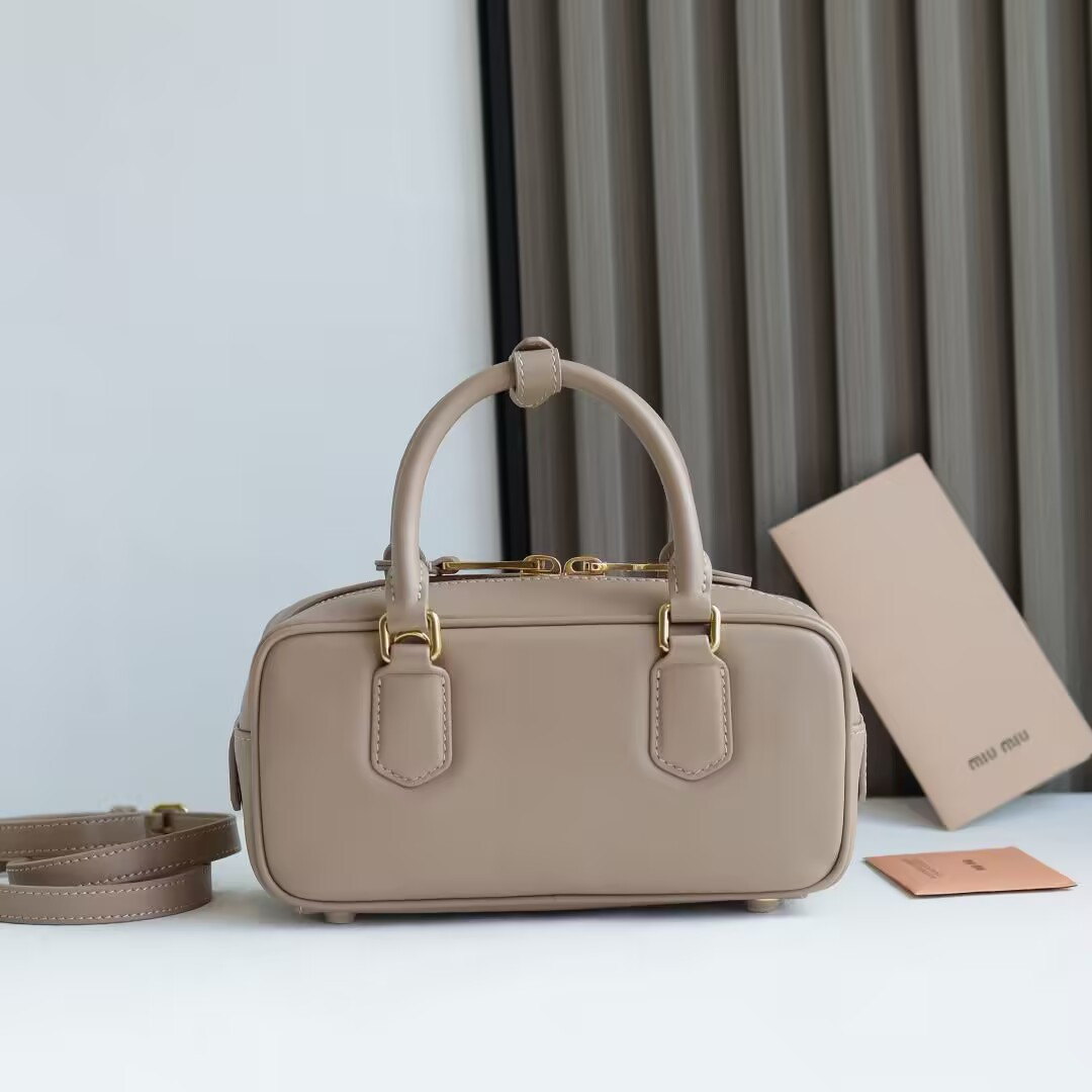 M1v M1v arcadie leather bag 10.5x22x7.5cm