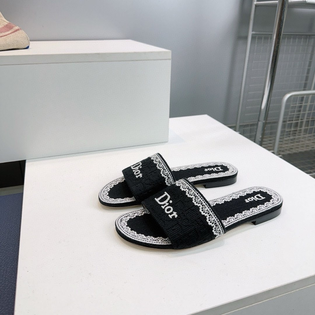 UA D10r Dentelle Slide