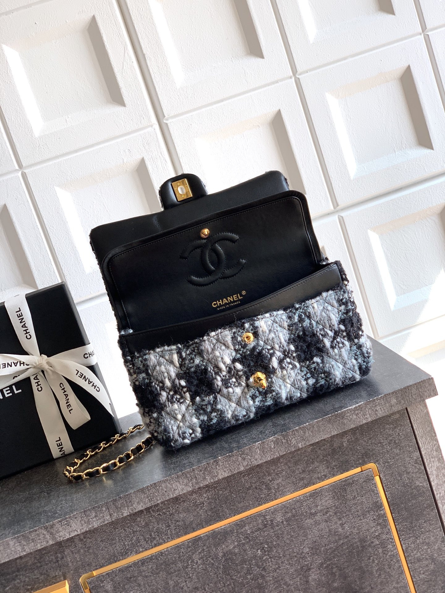 Chanel Flap Bag 25x15x6.5cm