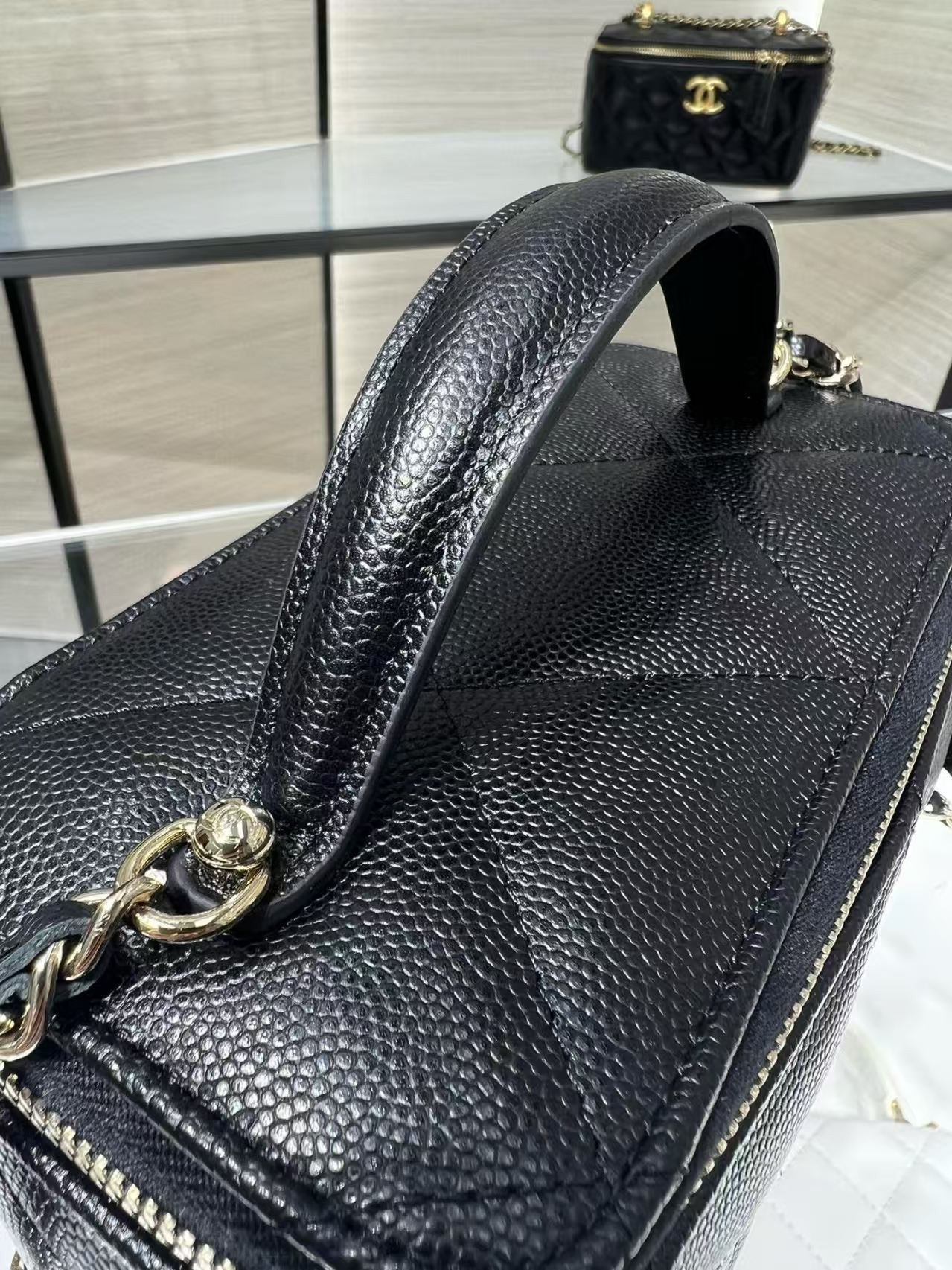 Ch**el Vanity With Chain AP4933 17x9.5x8cm