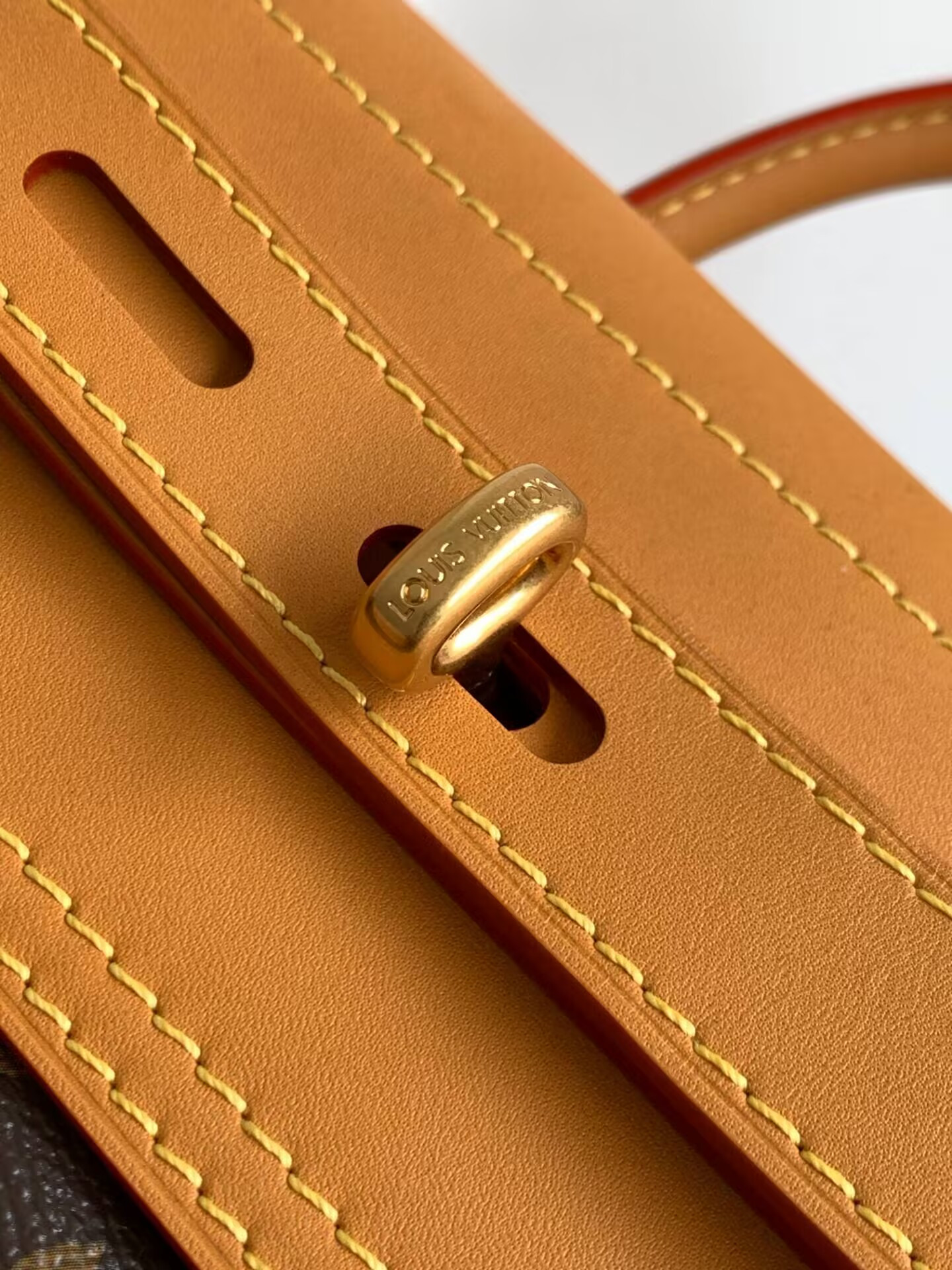 LV Backpack M25989 32x33x14cm