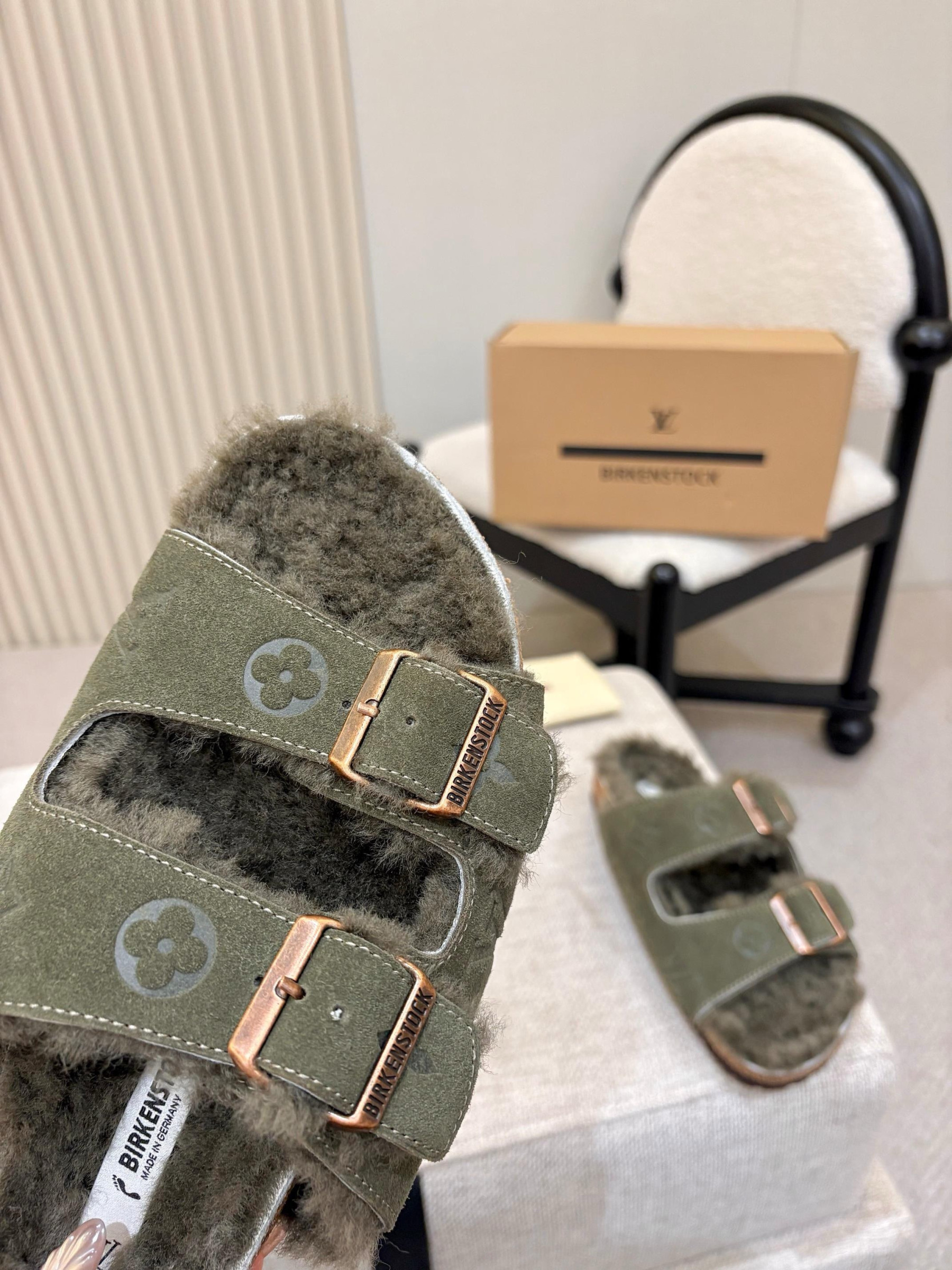 UA LV Arizona Sandals