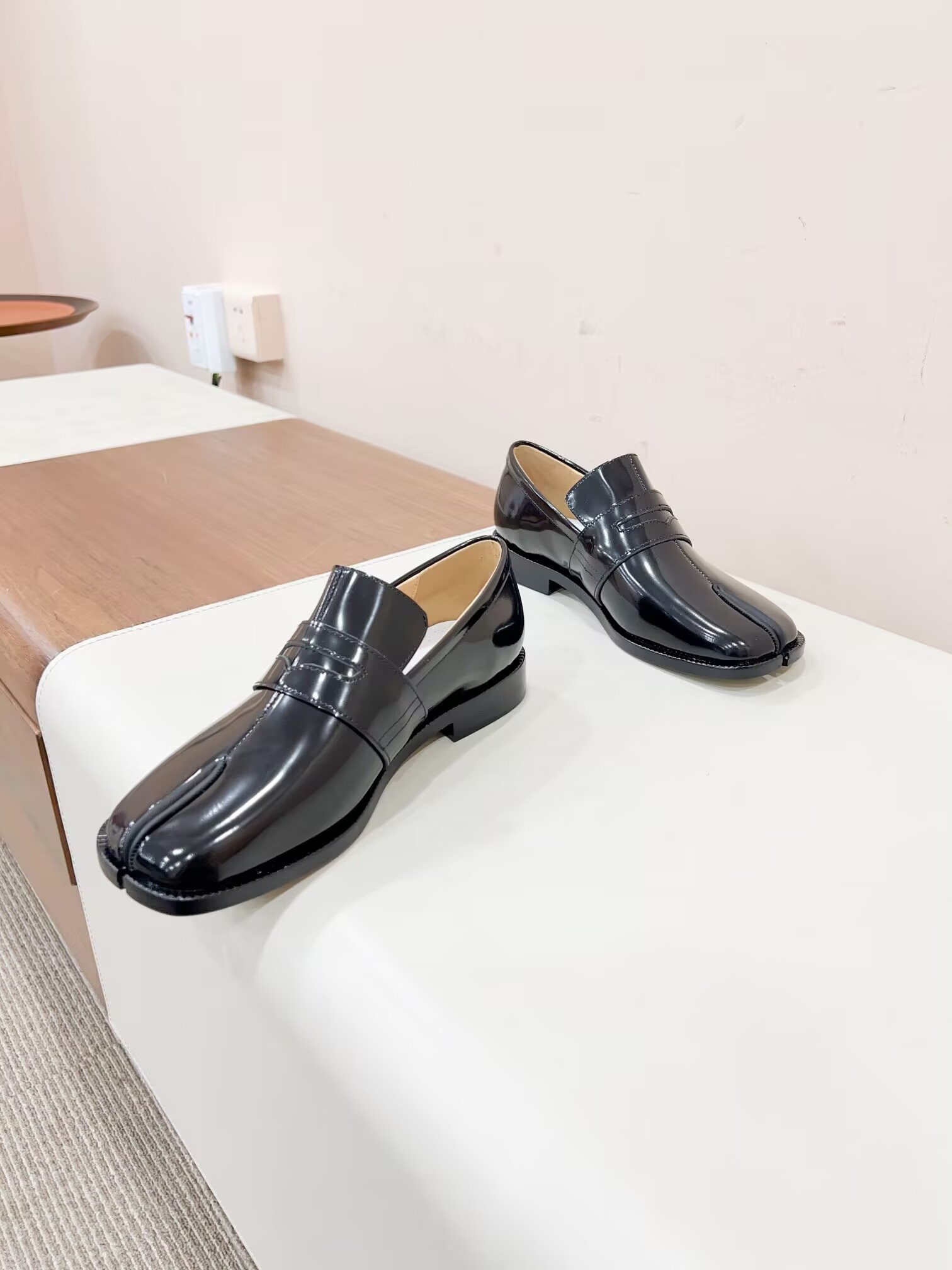 UA Ma1s0n Marg*e1a Tabi loafers