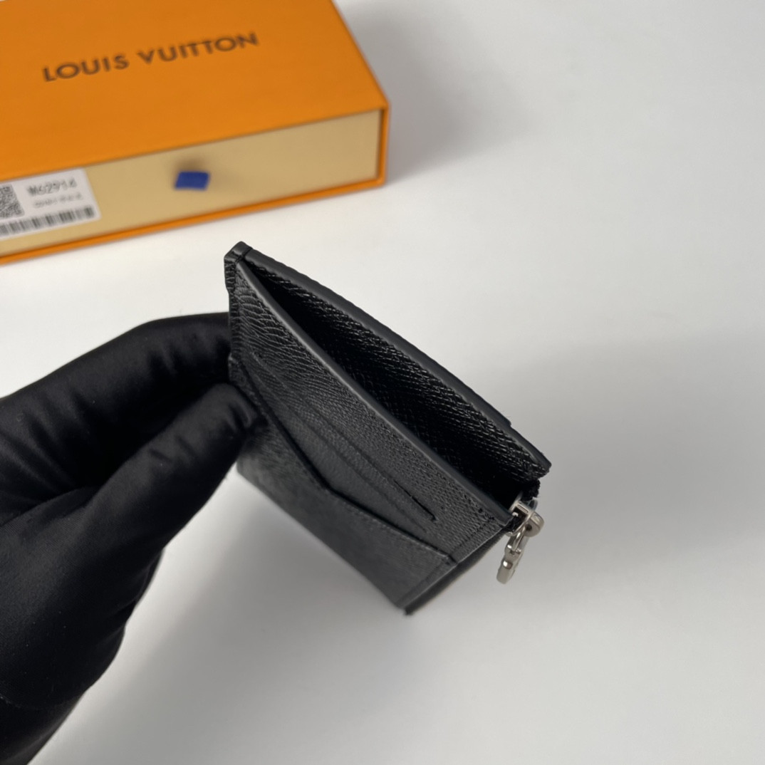 LV CARD HOLDER M62914