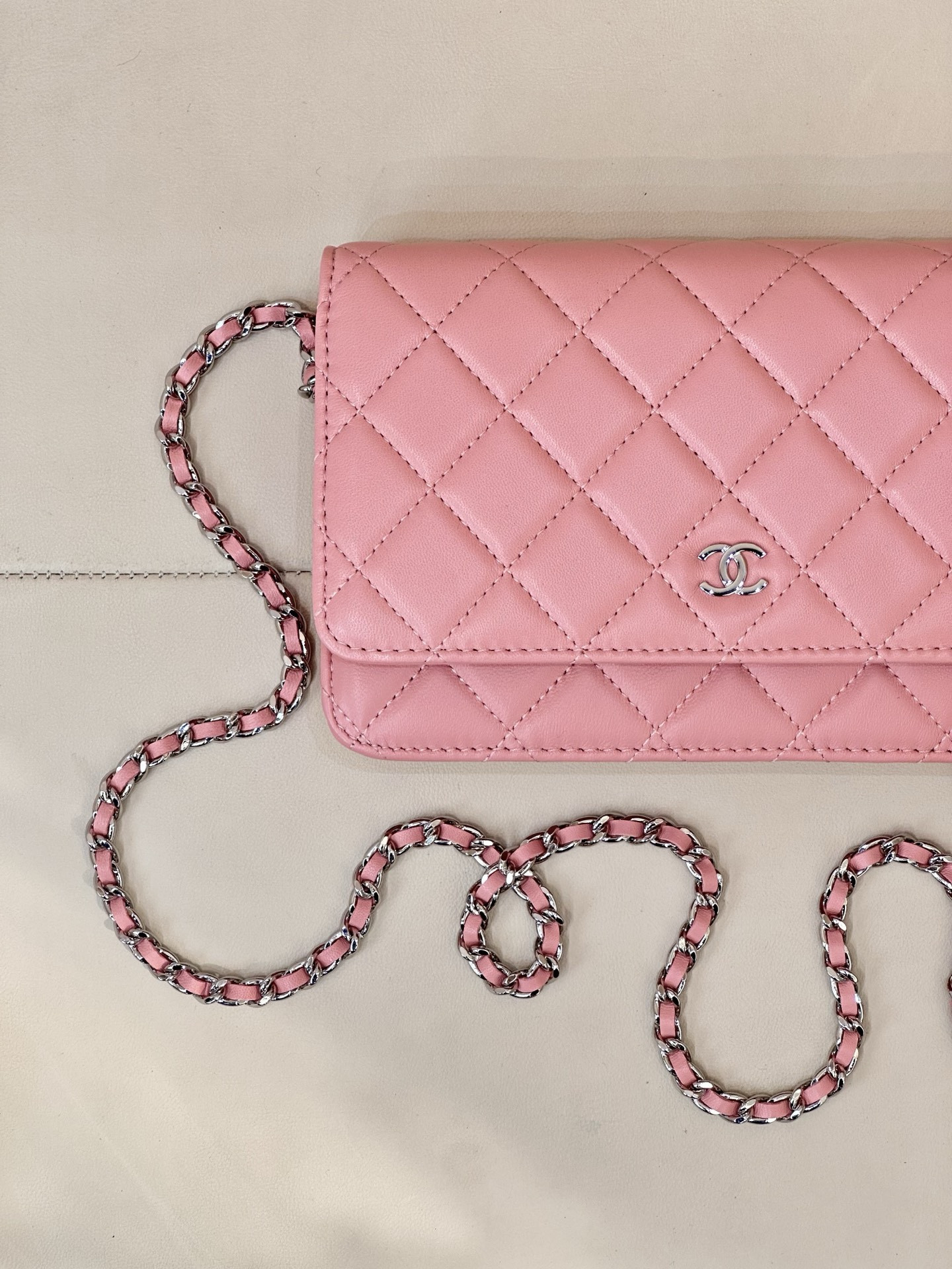 Ch**el WOC CLASSIC WALLET ON CHAIN 13x19cm