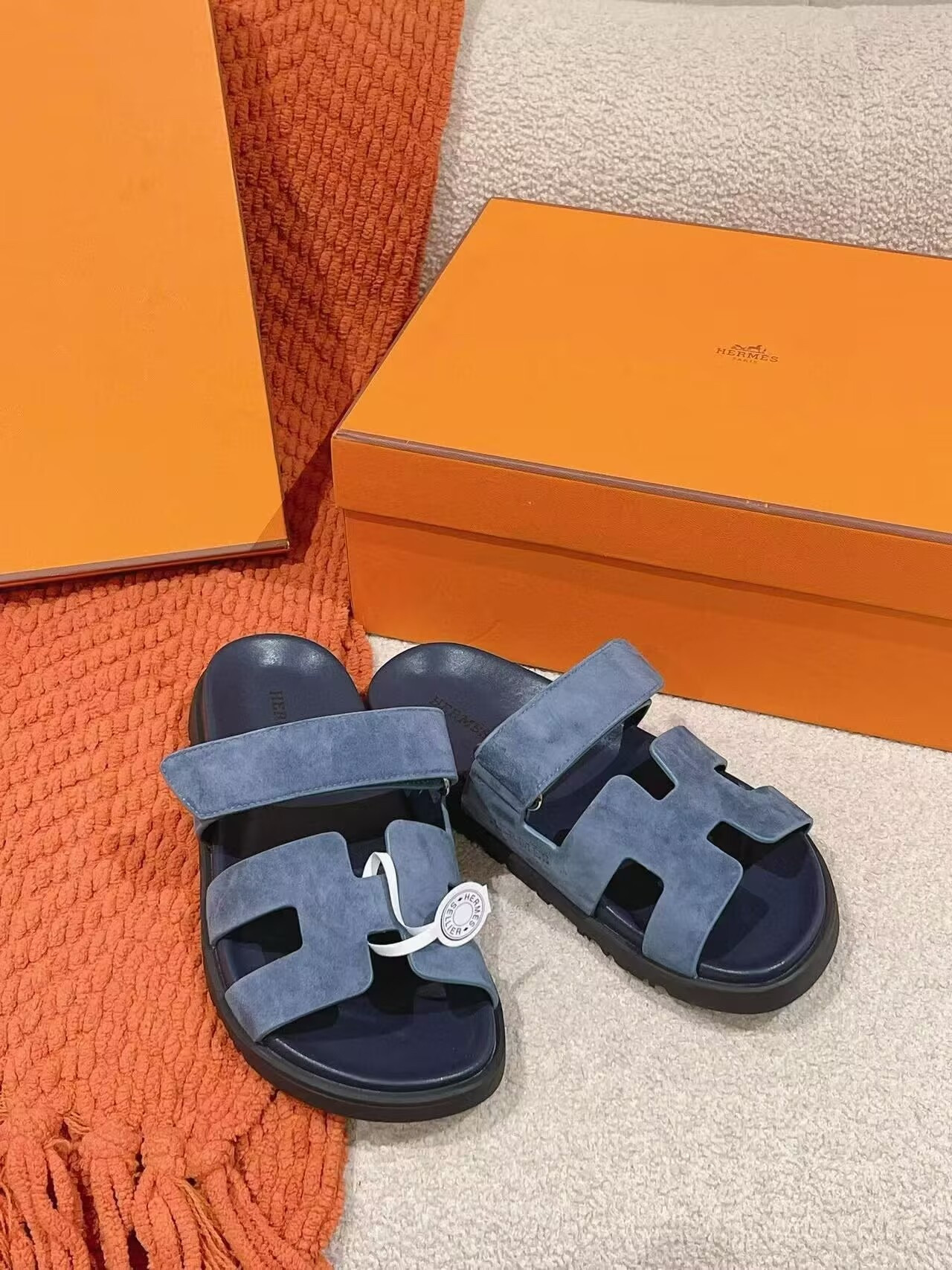 UA H**me5 Chypre Sandal