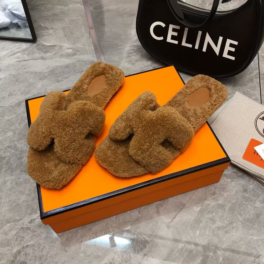 UA H**me5 Oran sandal