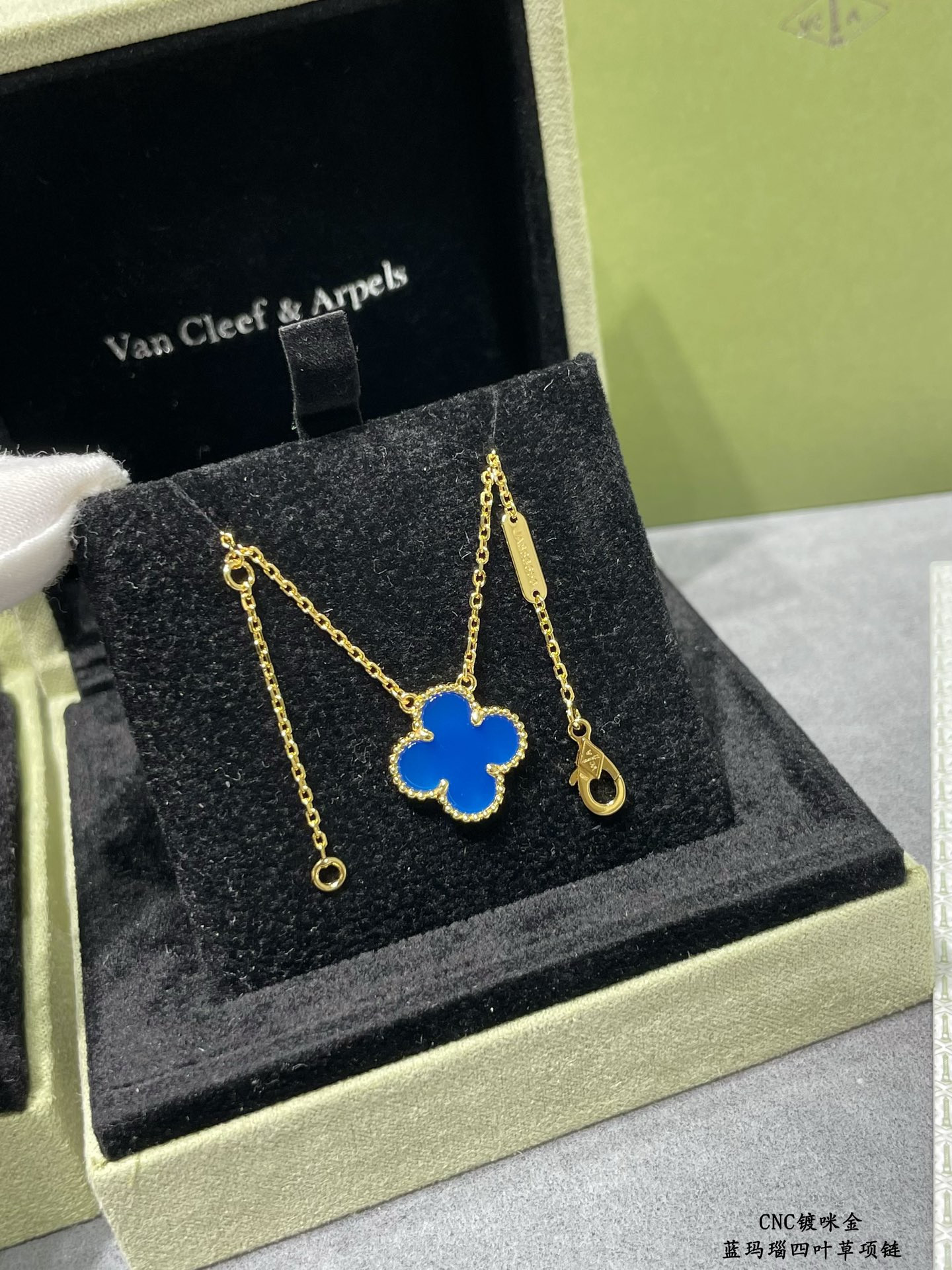 V*n Cl**f & Arpels Medium four-leaf clover Necklace Diameter approx 1.5cm,Chain length approx 40+5cm