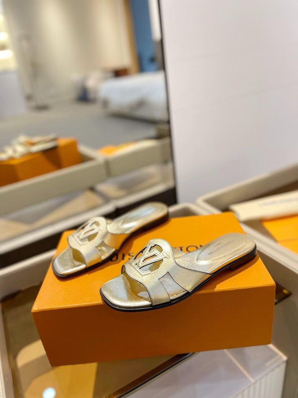 UA LV Isola Flat Mule