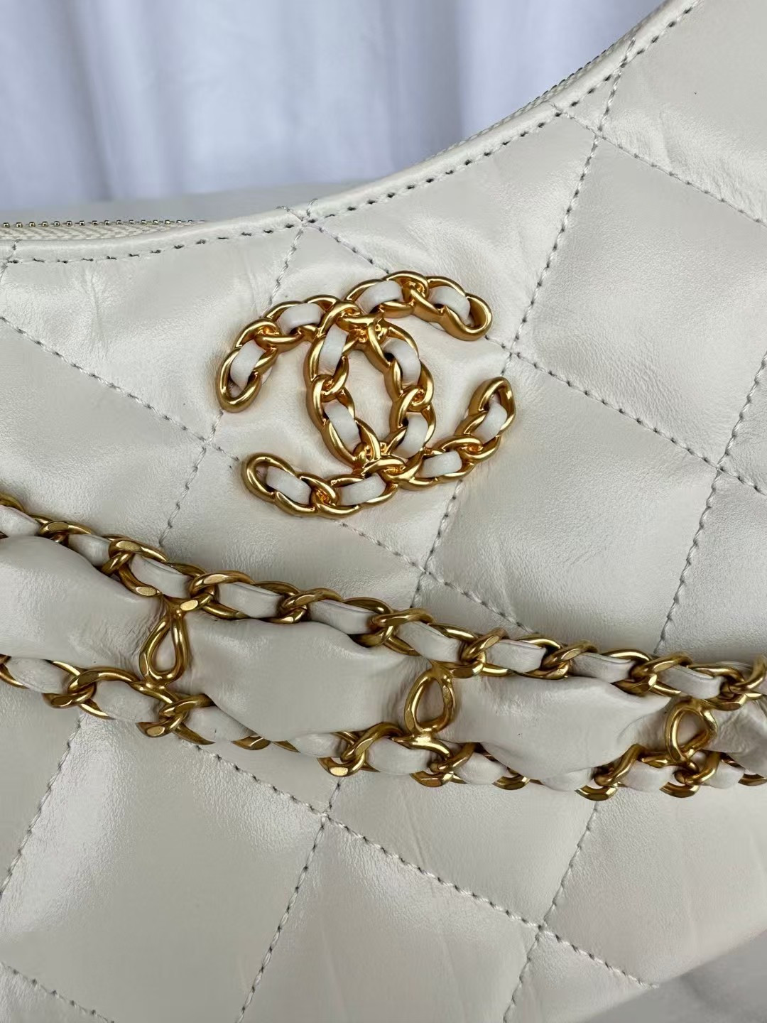 Ch**el Hobo Handbag 23.5x13.5x5.3cm