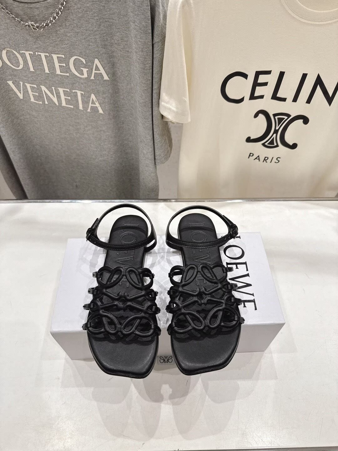 UA L0ew* Petal Anagram Sandal