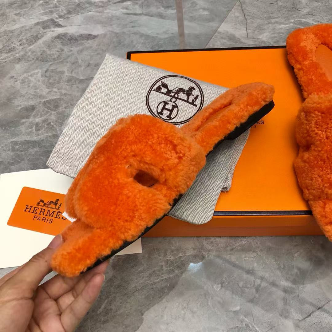 UA H**me5 Oran sandal