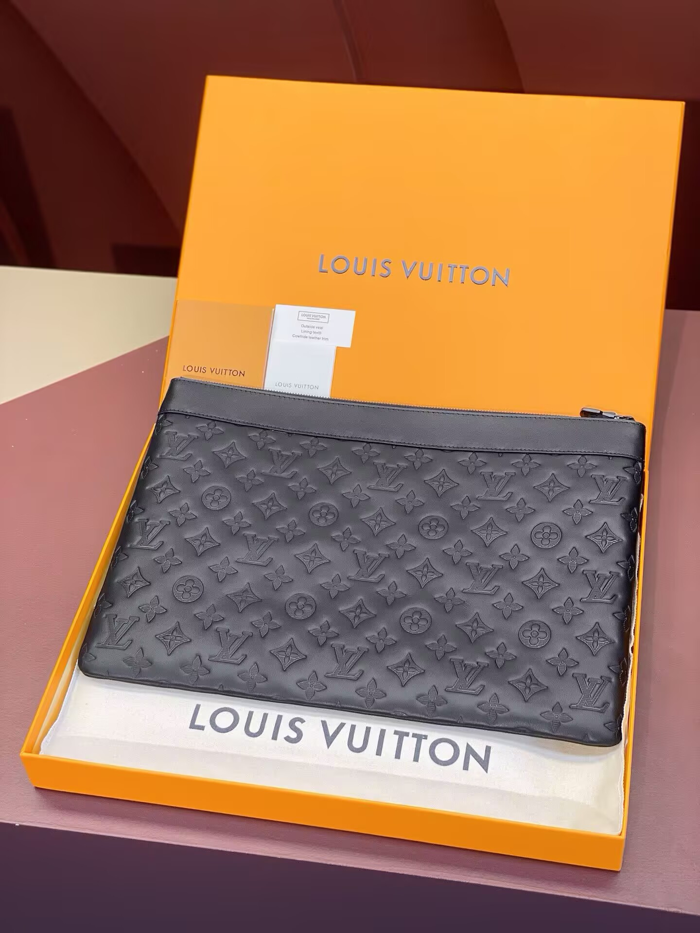 LV To-Go Pochette M81570 34x25x2cm