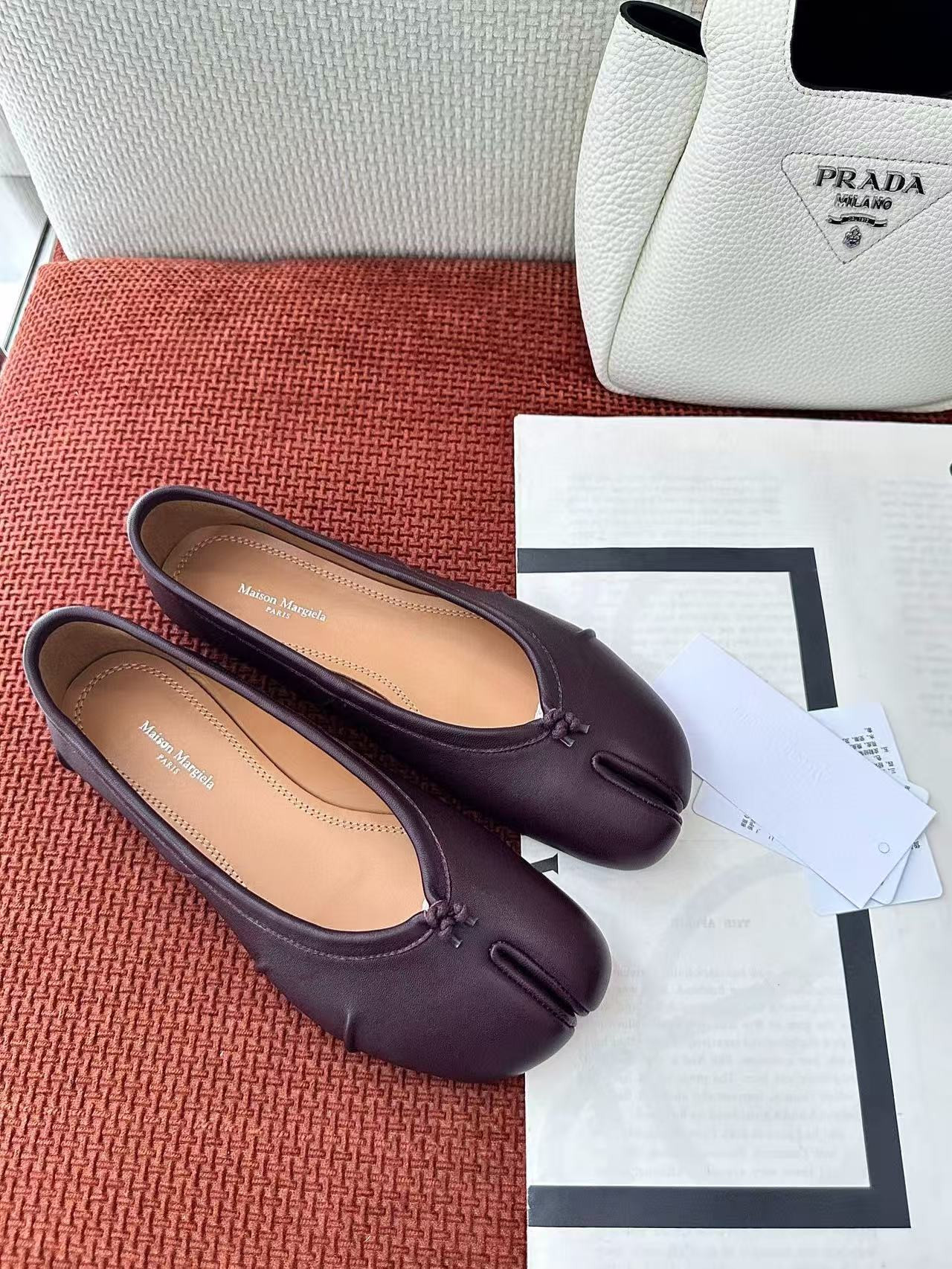 UA Ma1s0n Marg*e1a Tabi Leather Ballet Flats