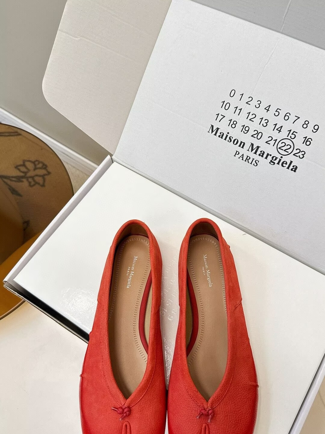 ua ma1s0n Marg*e1a tabi leather ballet flats